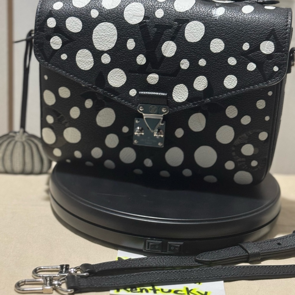 SOLD 
LIMITED EDITION 2023 Louis Vuitton + Yayoi Kudama Métis Pochette